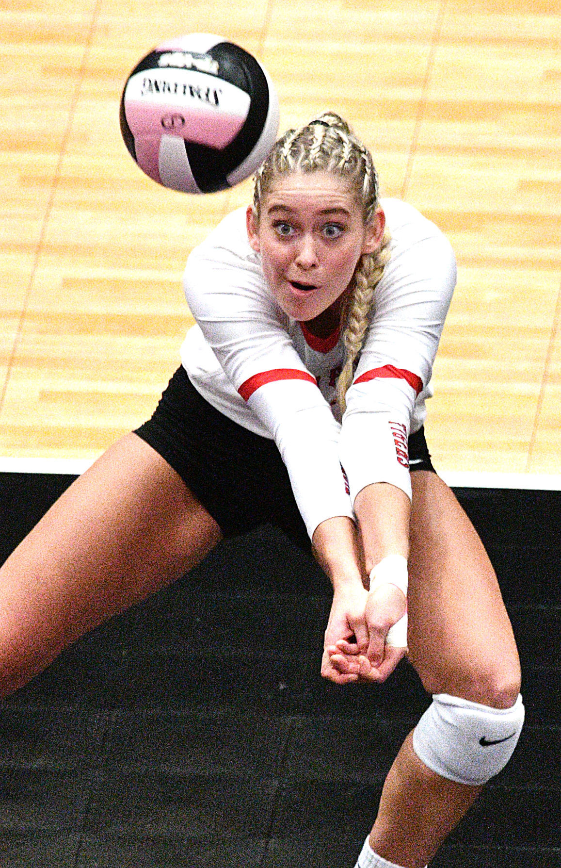 Cedar Falls vs Urbandale state volleyball